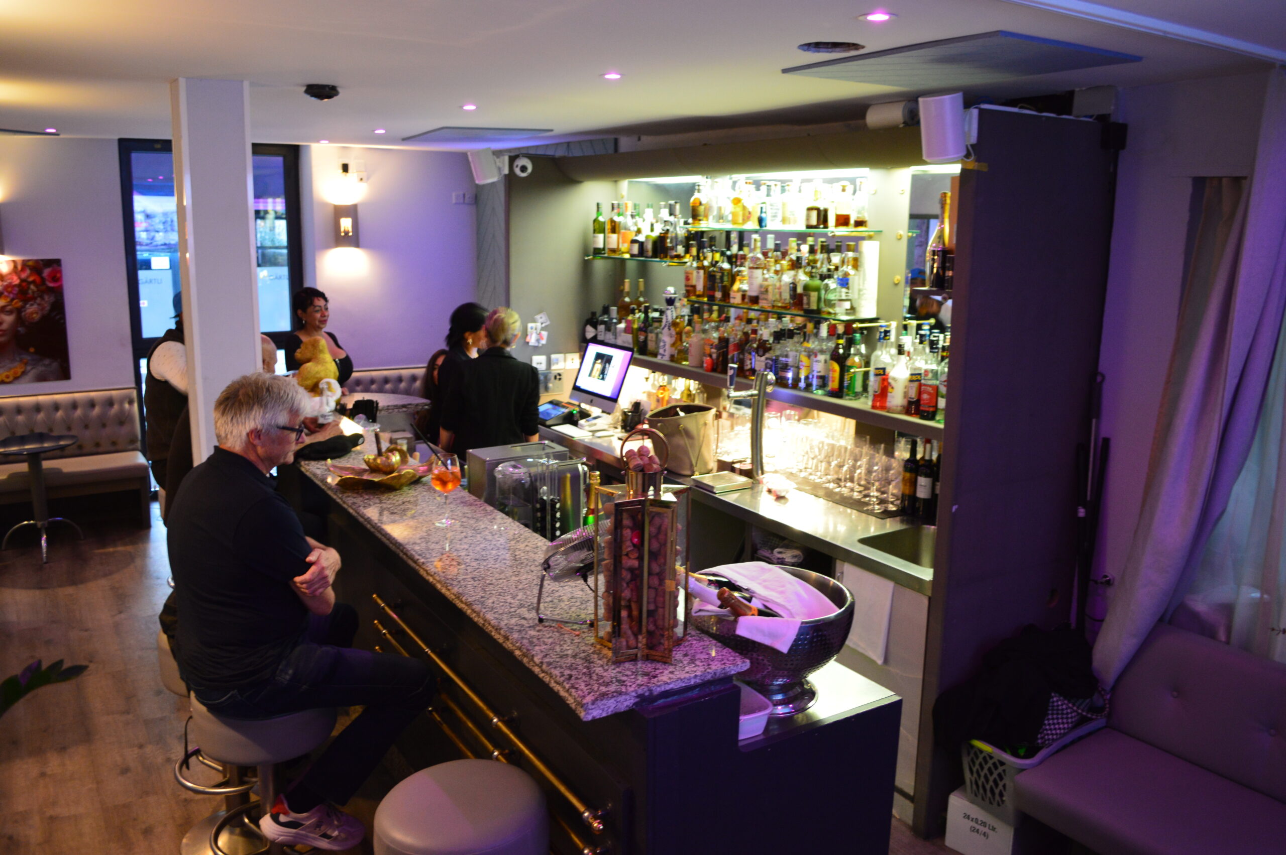 Sanzy Bar